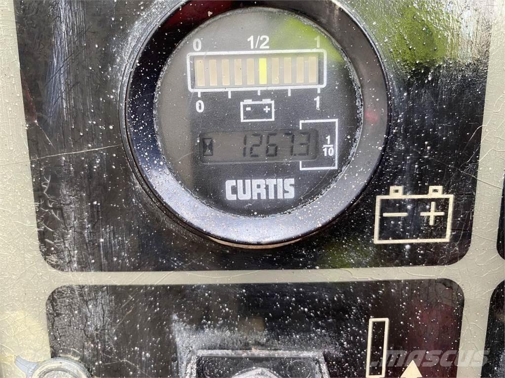 JLG E450AJ Karos emelők