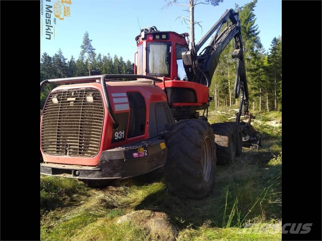 Komatsu 931 Betakarítók