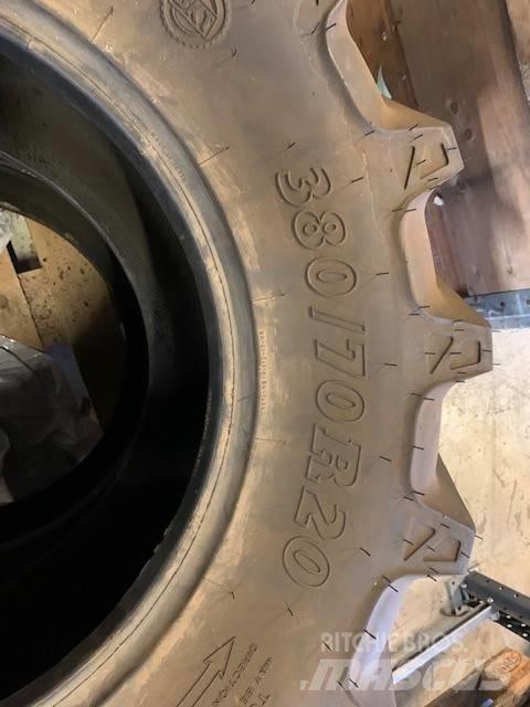 Agrimax RT765 Gumiabroncsok, kerekek és felnik