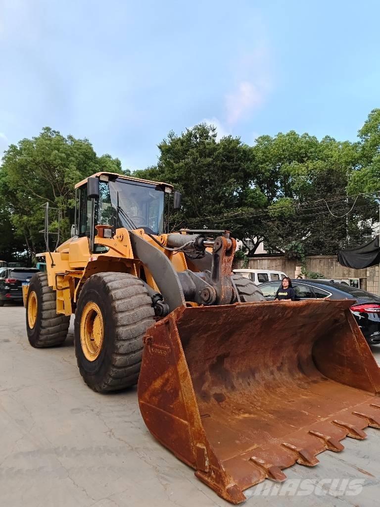 Volvo L 120 Gumikerekes homlokrakodók