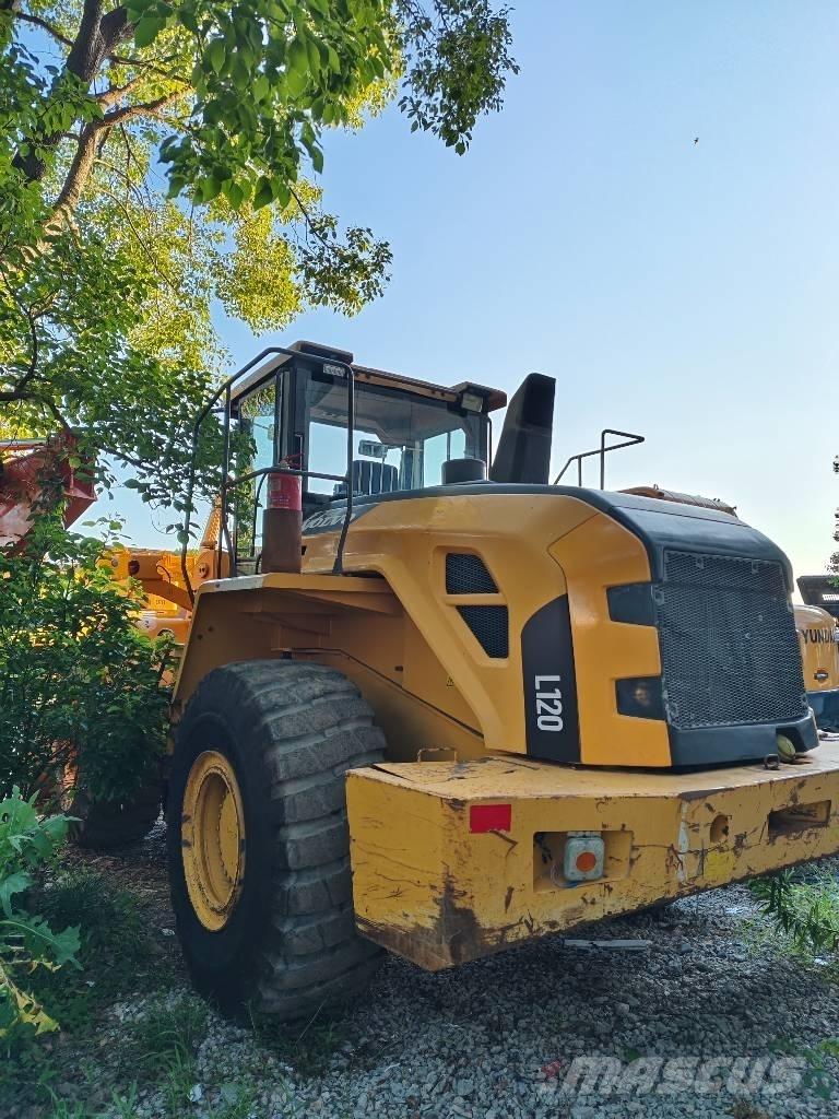 Volvo L 120 Gumikerekes homlokrakodók