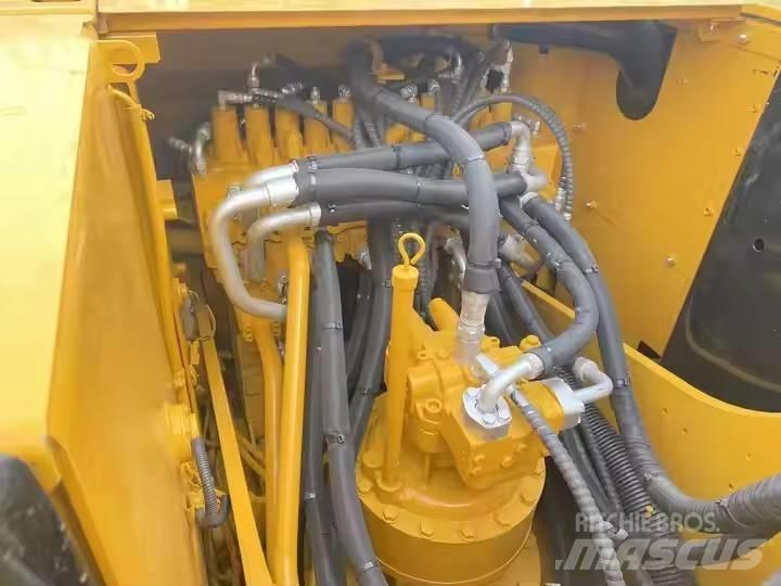 CAT 320 D2 Lánctalpas kotrók