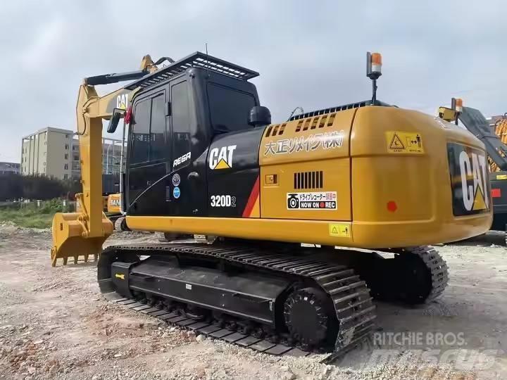 CAT 320 D2 Lánctalpas kotrók