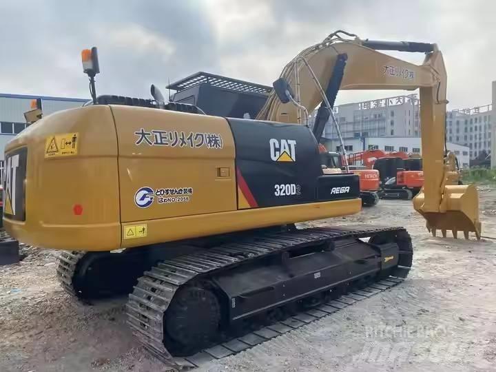 CAT 320 D2 Lánctalpas kotrók