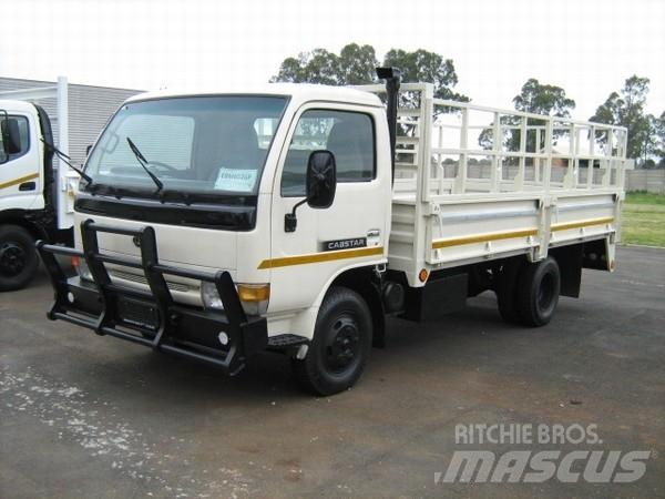 Nissan Cabstar Platós / Ponyvás teherautók