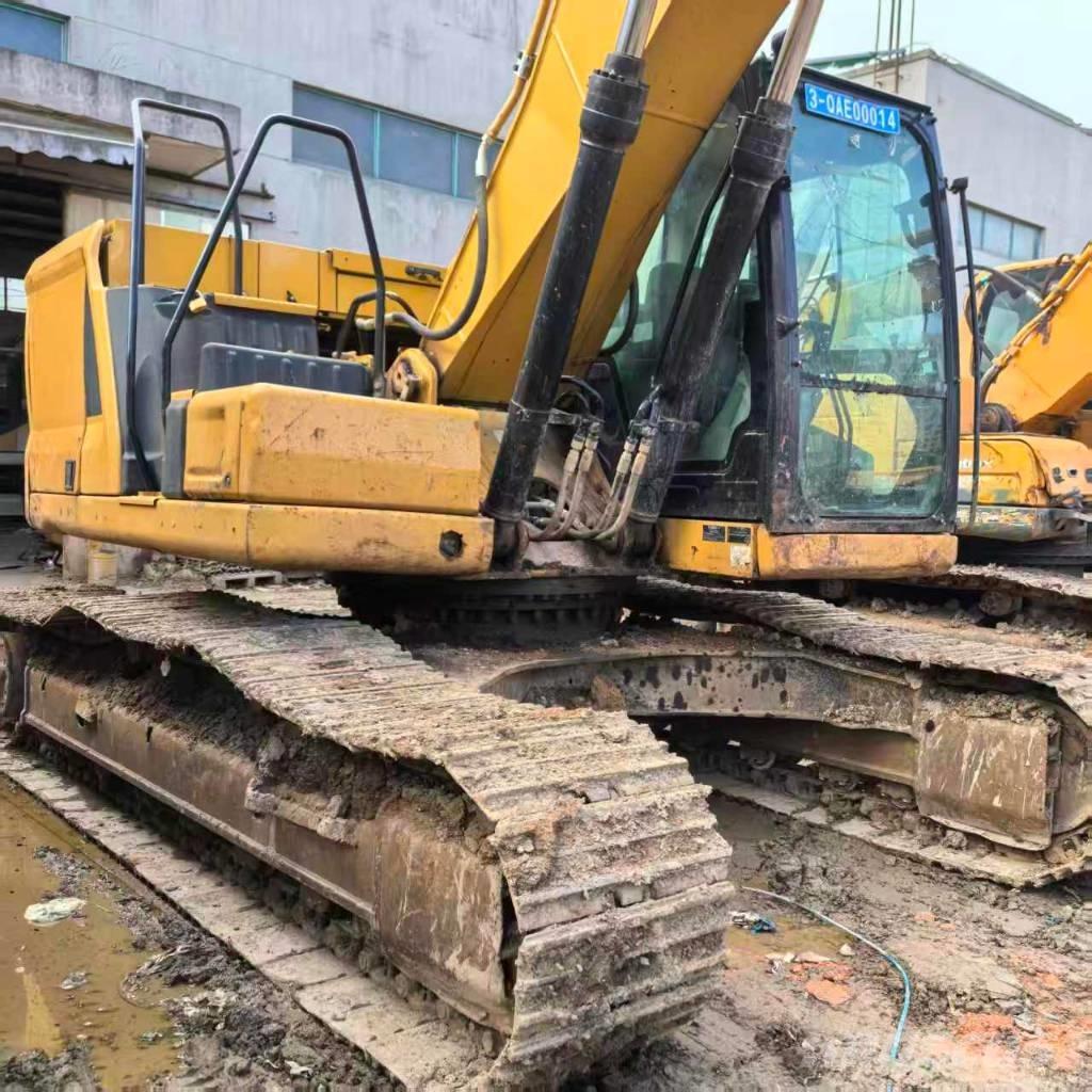 CAT 320 Lánctalpas kotrók