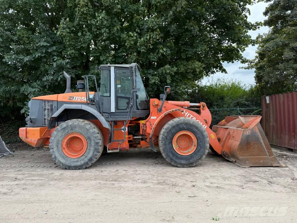 Hitachi ZW 250 Gumikerekes homlokrakodók