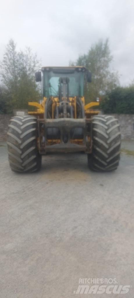 Volvo L 120 F Gumikerekes homlokrakodók