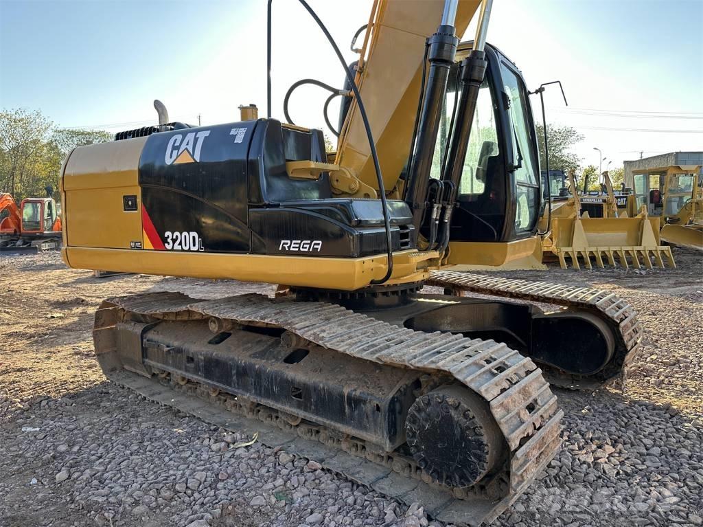 CAT 320DL Lánctalpas kotrók