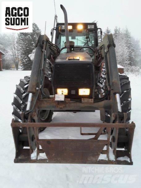 Valmet 8100 Traktorok