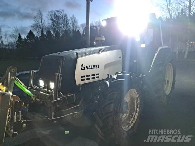 Valmet 8100 Traktorok