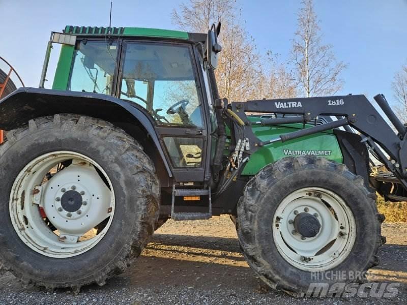 Valtra 6850 HITECH Traktorok