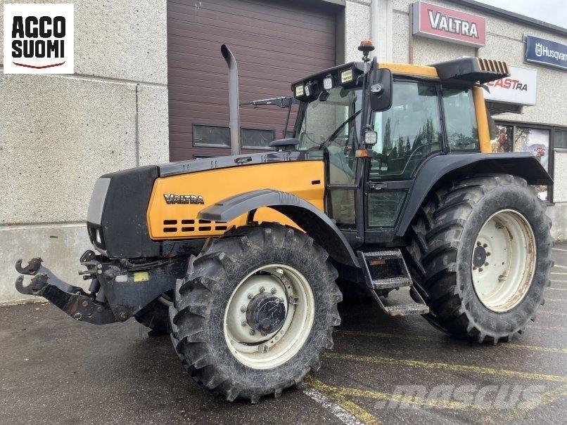 Valtra 8050 HITECH Traktorok