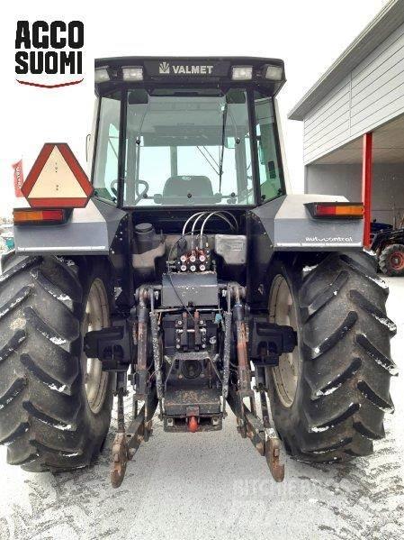 Valtra 8300 Traktorok