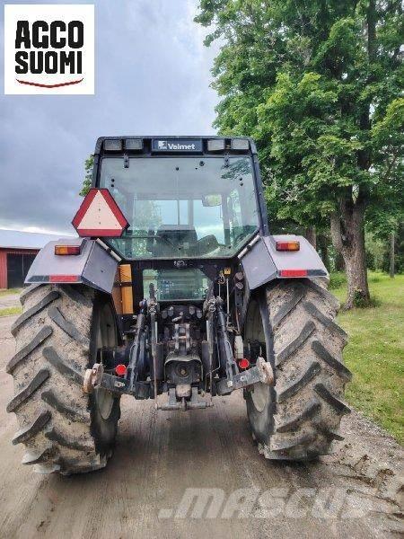Valtra 8400 Traktorok