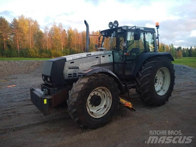 Valtra 8400 Traktorok