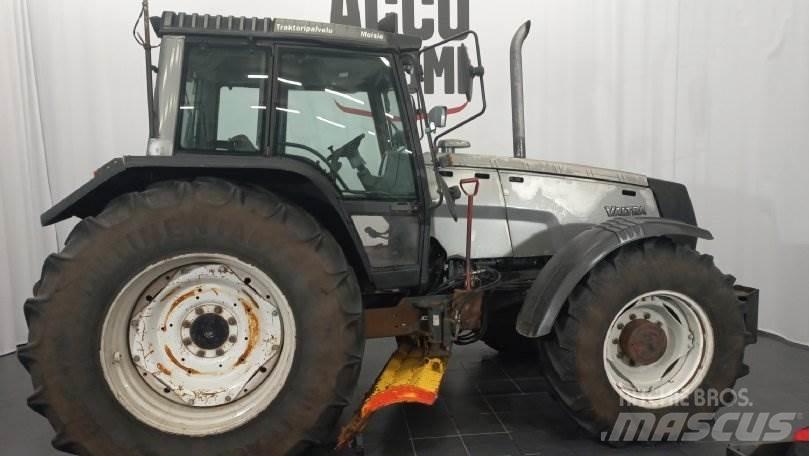 Valtra 8400 Traktorok