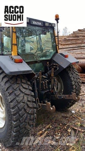 Valtra 8450 HT Traktorok