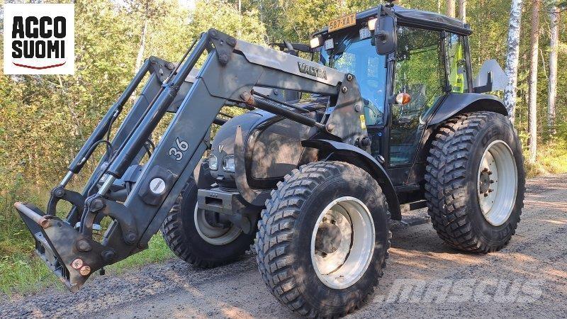Valtra A93 Traktorok
