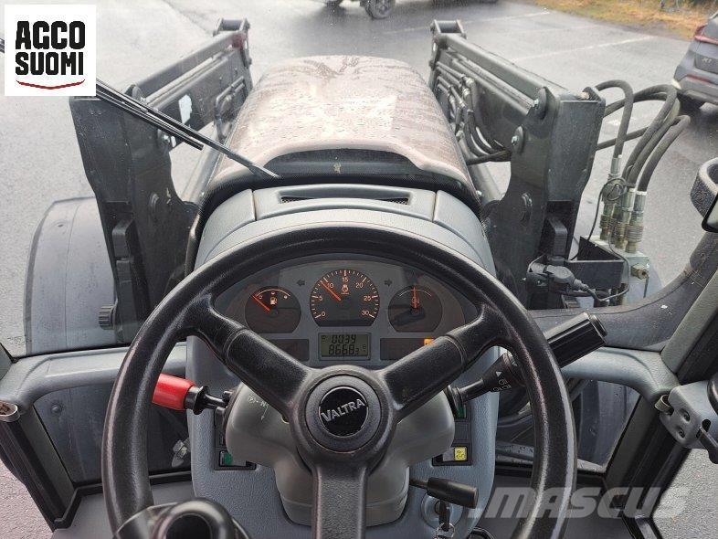 Valtra M120 Traktorok