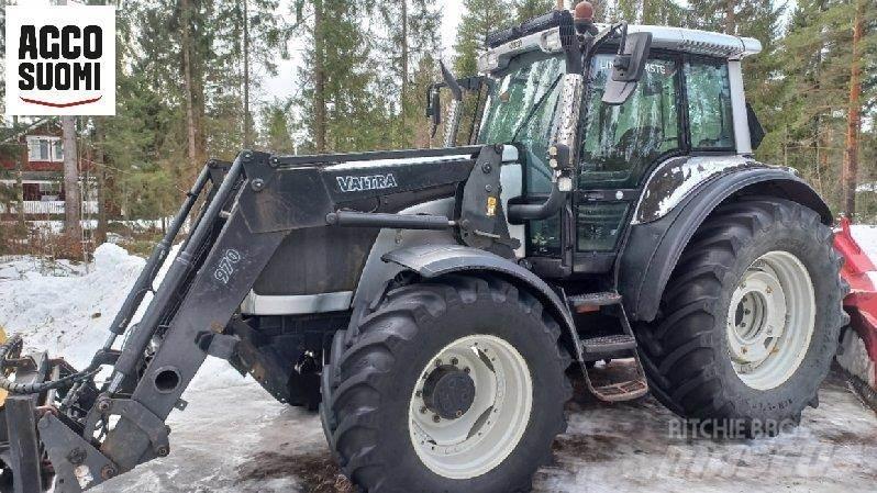 Valtra M150 Traktorok