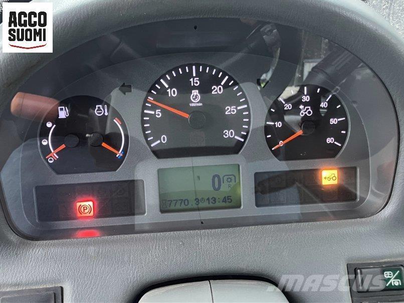 Valtra N121A Traktorok