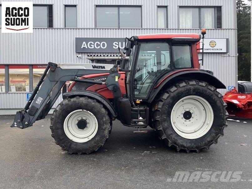 Valtra N121A Traktorok