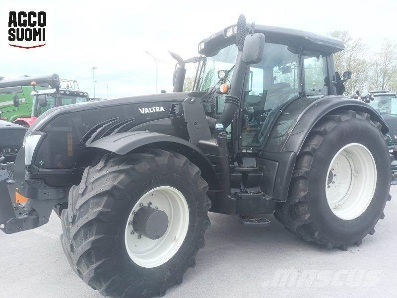 Valtra T213 VERSU Traktorok