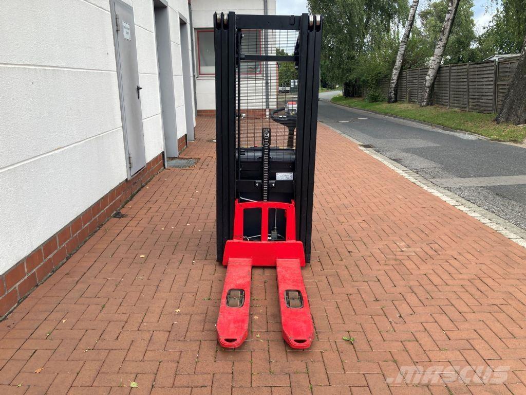 Hyster S 1.4 Gyalogkíséretű targonca