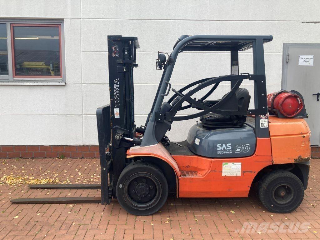 Toyota 02-7FGF30 Gázüzemű targoncák