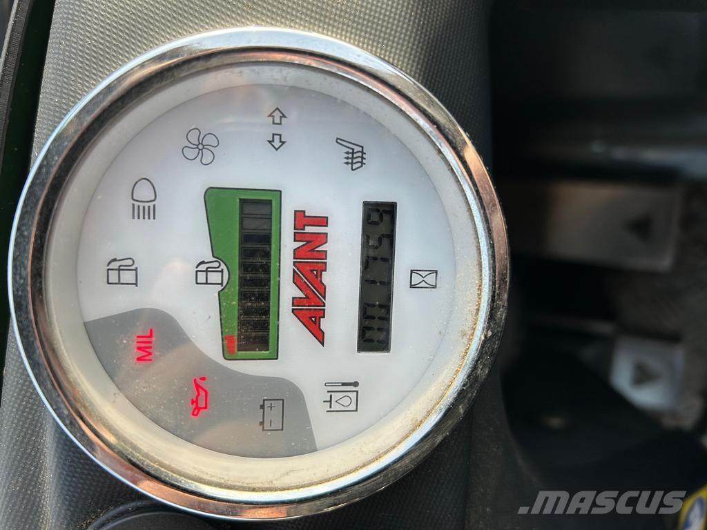 Avant 225 Univerzális rakodók