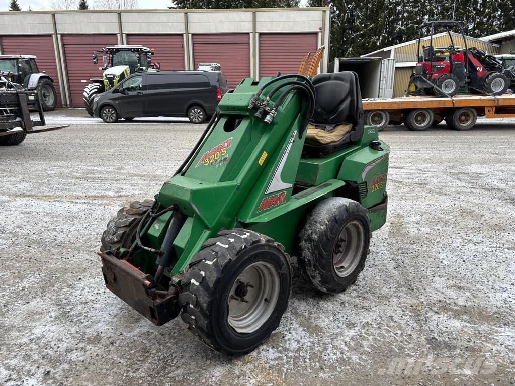 Avant 320 Univerzális rakodók