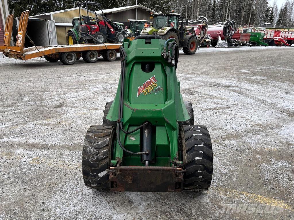 Avant 320 Univerzális rakodók