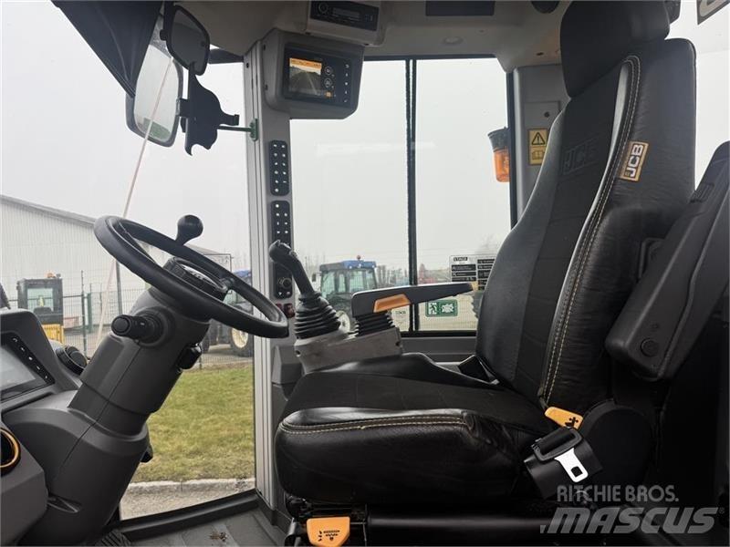 JCB 427 Agri Gumikerekes homlokrakodók