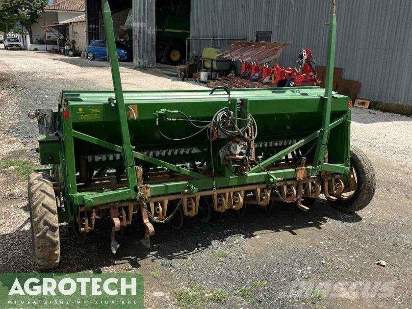 Amazone D7/30E Traktorok