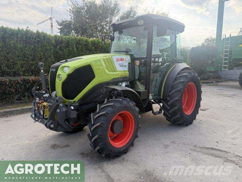CLAAS NEXOS 220F Traktorok