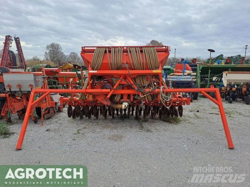 Kuhn VENTA LC 3500 Traktorok