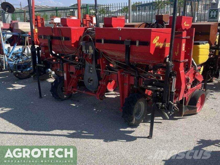 MaterMacc MS 8000 Traktorok