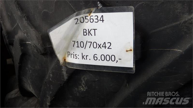 BKT 710/70R42 Gumiabroncsok, kerekek és felnik