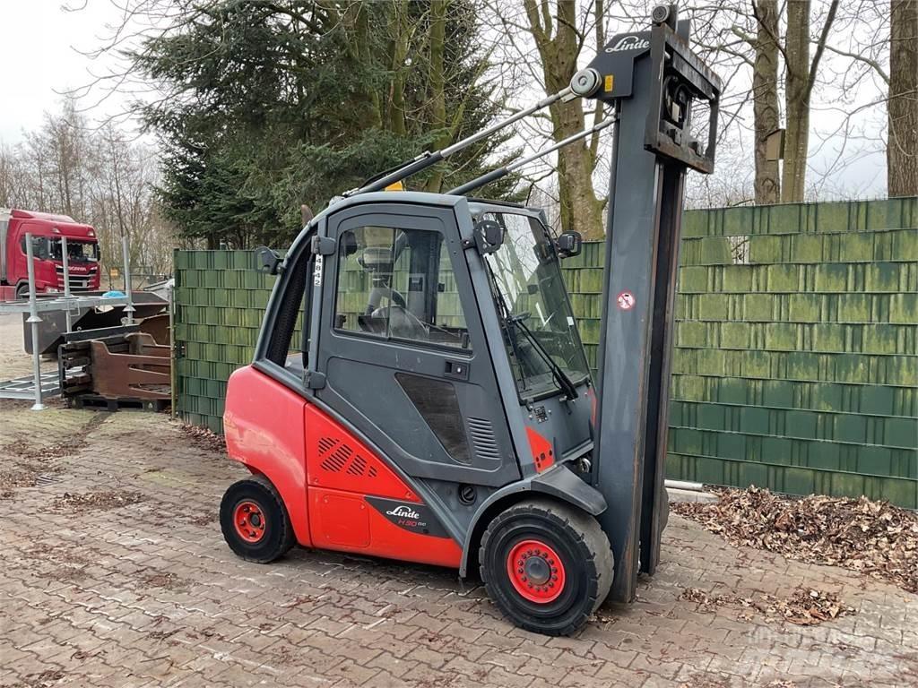 Linde H 30 D 02 EVO Dízel targoncák