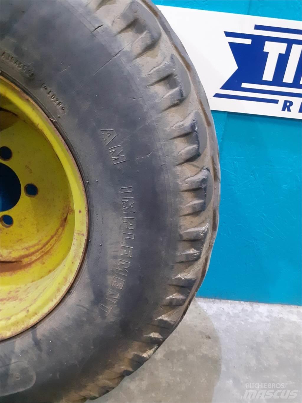  15 11.5/80-15.3 Gumiabroncsok, kerekek és felnik