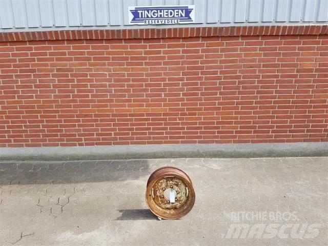  16 5.50FX16 Gumiabroncsok, kerekek és felnik