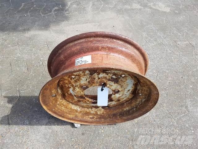  16 5.50FX16 Gumiabroncsok, kerekek és felnik