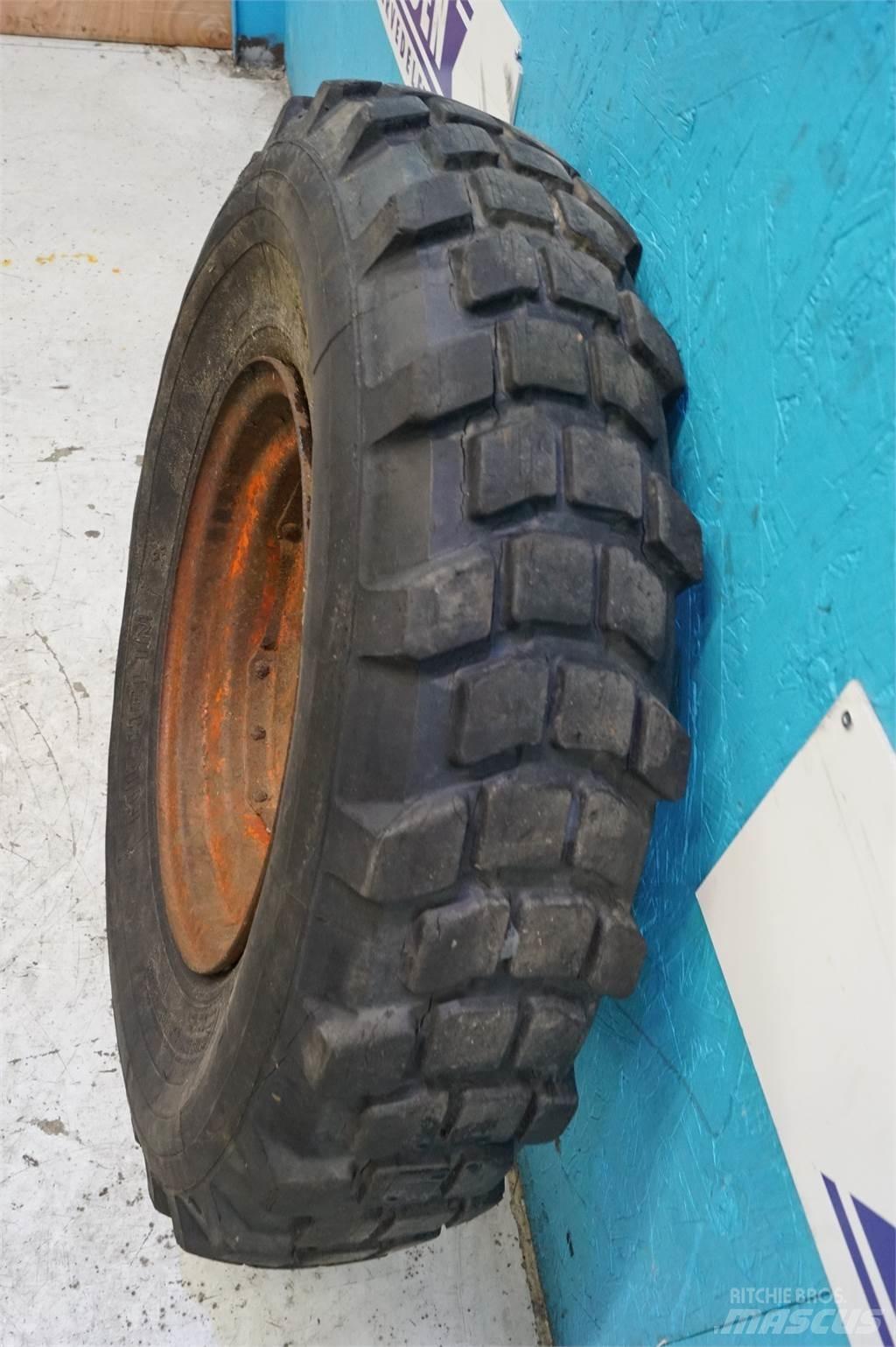  16 7.50R16 Gumiabroncsok, kerekek és felnik