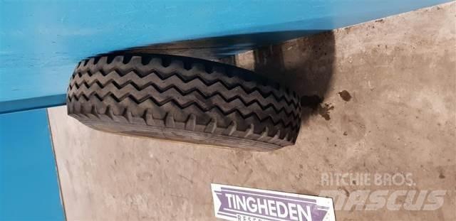  16 9.00R16 Gumiabroncsok, kerekek és felnik