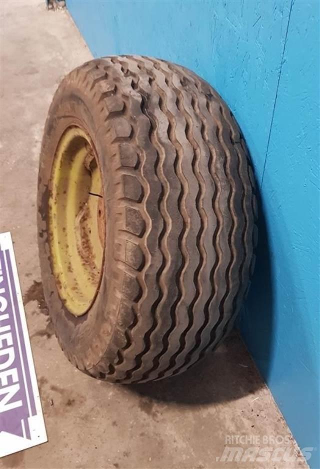  17 15.0/55-17 Gumiabroncsok, kerekek és felnik
