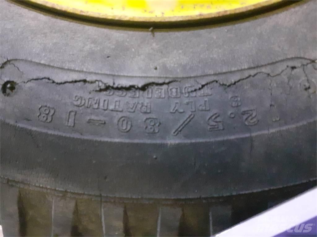 18 12.5/80-18 Gumiabroncsok, kerekek és felnik