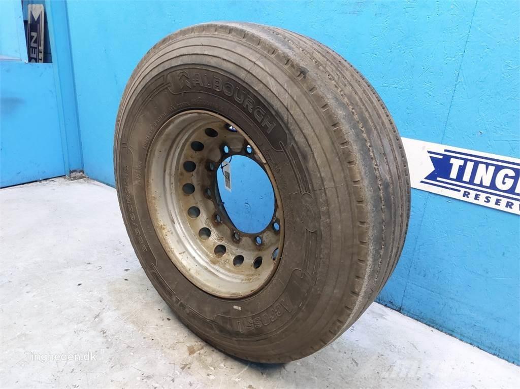  22.5 385/65-22.5 Gumiabroncsok, kerekek és felnik
