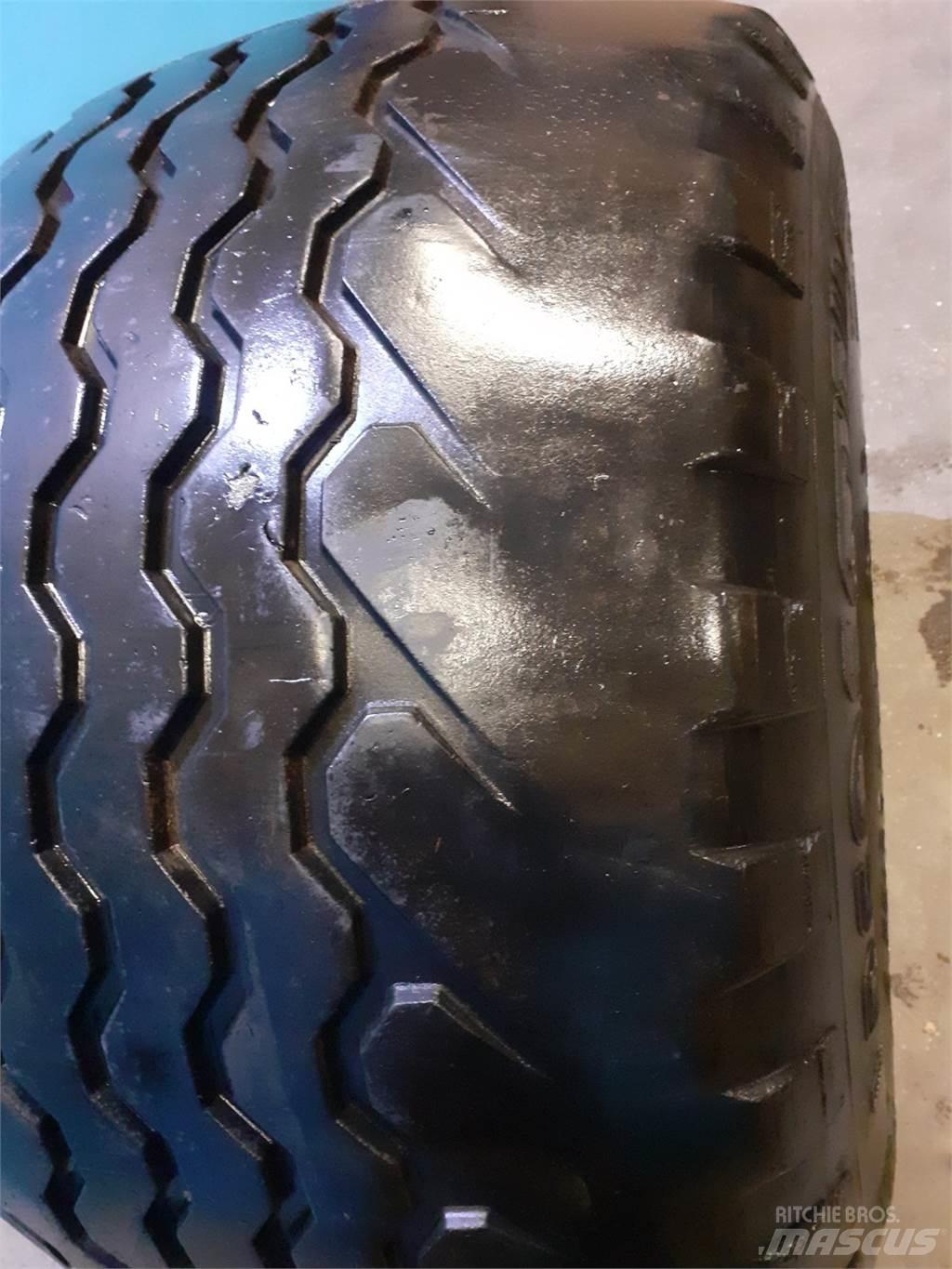  22.5 700/45-22,5 Gumiabroncsok, kerekek és felnik
