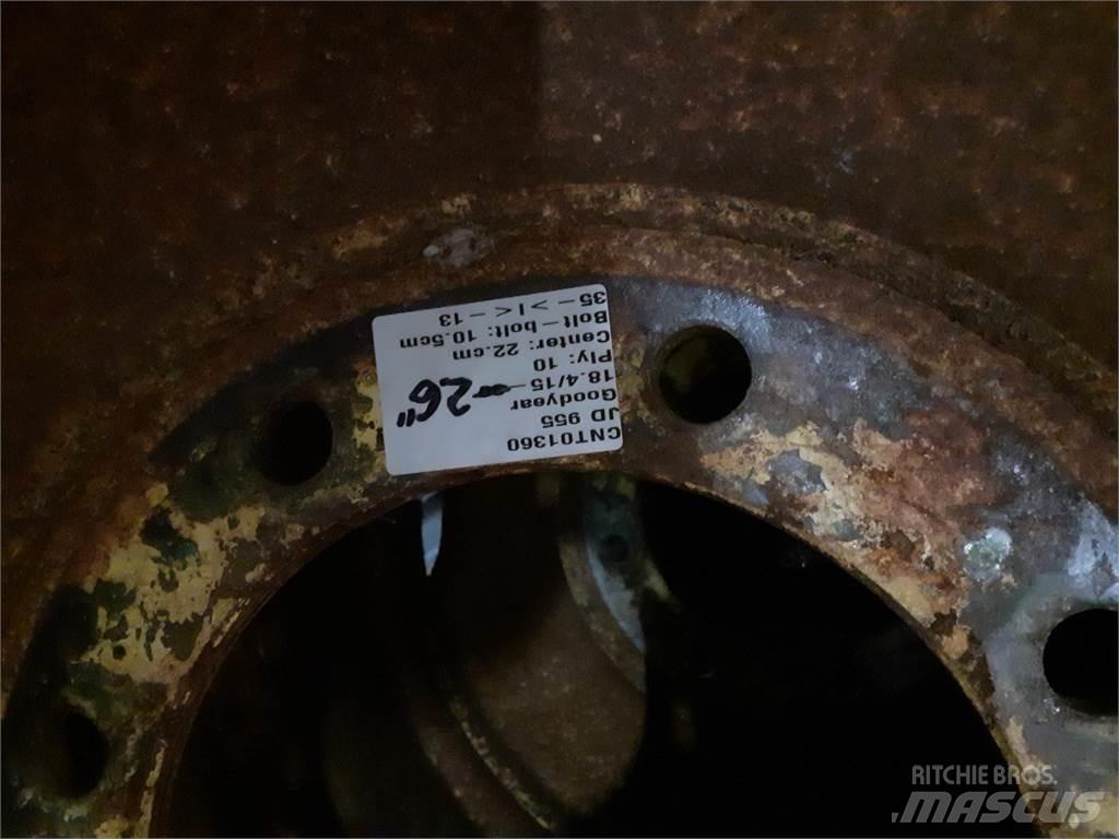  26 18.4/15-26 Gumiabroncsok, kerekek és felnik